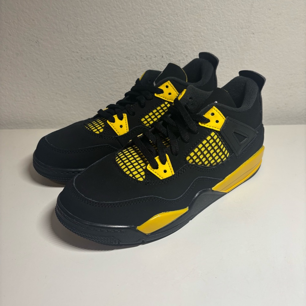 NEW AIR JORDAN 4 Retro PS Thunder Kids Size 3Y